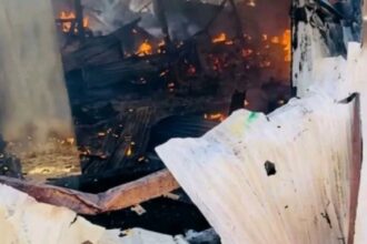 القبض على 65 شخصاً بتهمة حرق مسجد في عبري بالشمالية.
