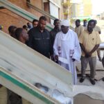 نقاش الوالي والتجار يكشف عن أسباب تضارب أسعار الدقيق في السودان.