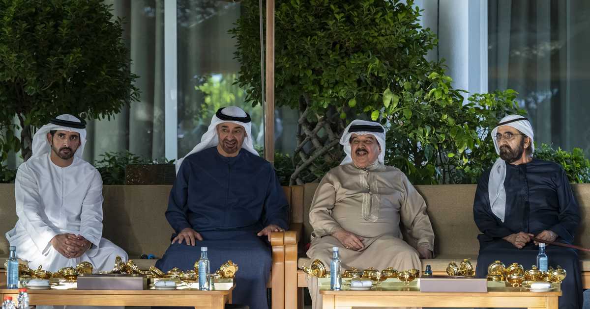 الشيخان بن زايد بن راشد يلتقيان ملك البحرين ويبحثان تعزيز التعاون الأخوي والقضايا الإقليمية.