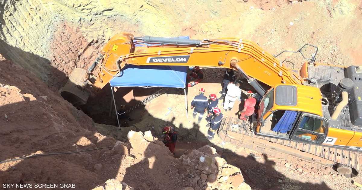 الإنقاذ مستمر: فرق تستخدم بئر موازة لمحاولة الوصول إلى الطفل أيوب بالجزائر.