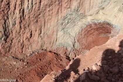 الطفل أيوب عالق في بئر عميق بالجزائر وسط جهود إنقاذ متواصلة