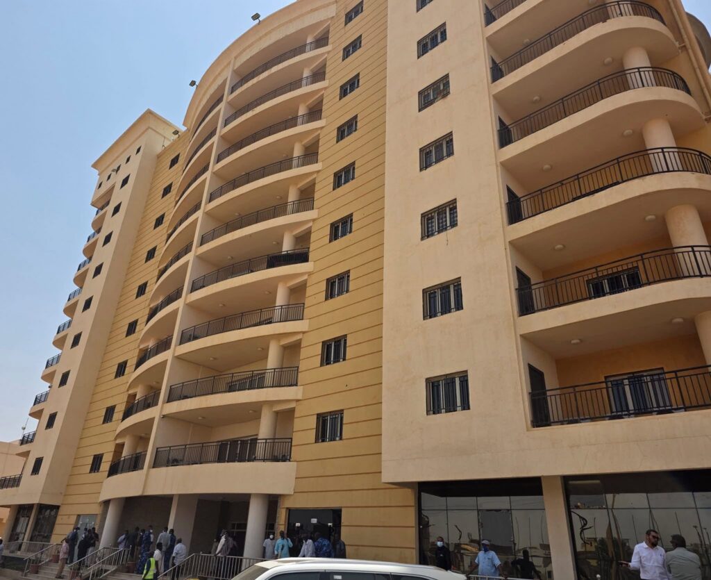 الحريق محدود في أبراج المعادن بالخرطوم وتم احتواؤه دون خسائر.