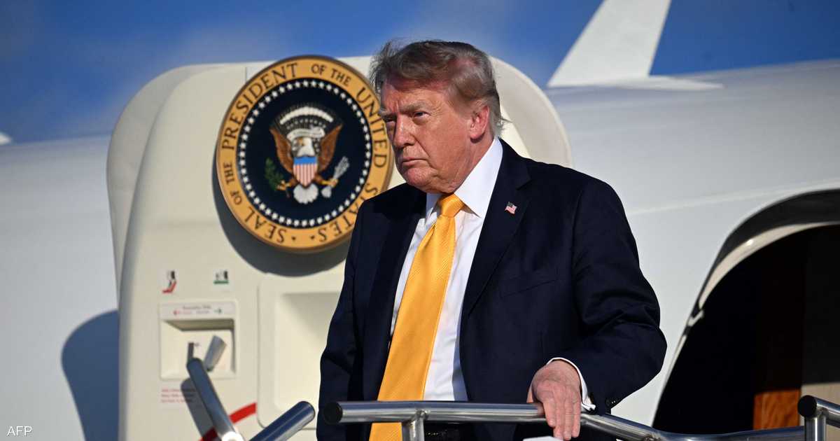 ترامب يظهر بصفرة مختلفة في شعره خلال ظهوره في نيوجيرسي