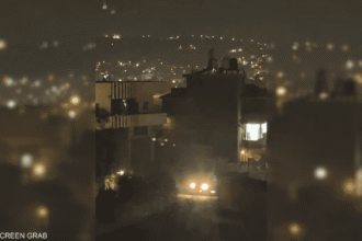 غارة إسرائيلية عنيفة شرقي غزة واقتحامات في الضفة الغربية ومصادرة الخدمات.