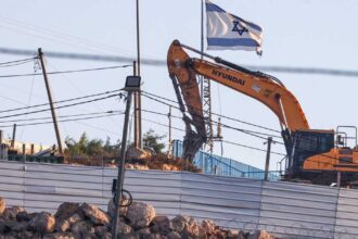 إخلاء بؤر استيطانية في الضفة تحت إشراف رئيس الوزراء وسط ضغوط أميركية