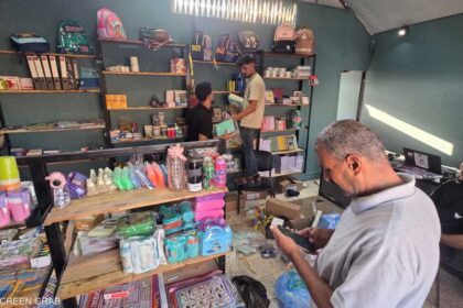 الأزمة تتعمق في غزة: صعوبة توفير القرطاسية والمدارس تتعرض للدمار والدمار قبل بداية العام الدراسي الجديد