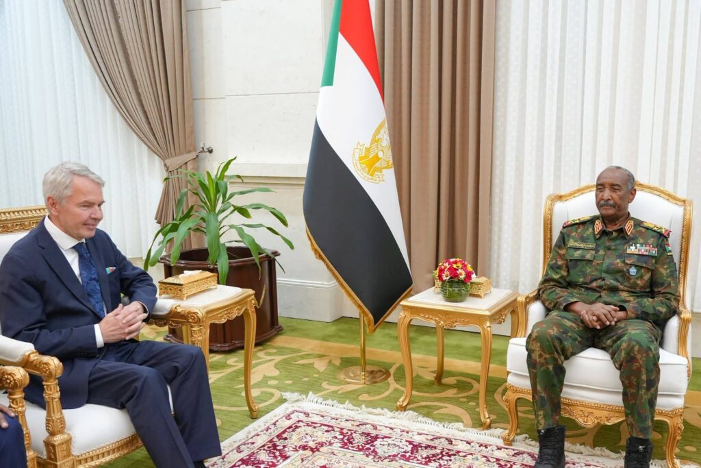 البرهان يبحث مع المبعوث الأممي أوضاع السودان وسبل تعزيز الأمن والسلام
