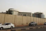 كشف أسباب بناء سور القيادة العامة قبل أحداث أبريل 2023.