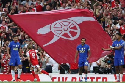 أرسنال يفوز على تشيلسي 2-1 ويتقدم بفارق الأهداف خلف مانشستر سيتي المتصدر