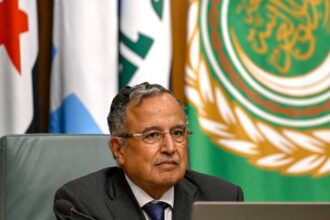 الجامعة العربية تدعو إلى وقف التصعيد الإقليمي وتأكيد أهمية الممرات البحرية للاقتصاد العربي والأمن القومي
