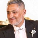 الممثل التونسي أمير دريدي يفوز بجائزة أفضل ممثل مناصفة في مهرجان أوبرا القاهرة للمسرح التجريبي.