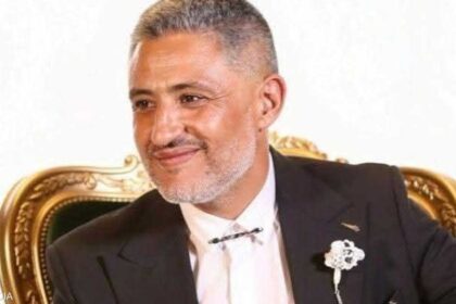 الممثل التونسي أمير دريدي يفوز بجائزة أفضل ممثل مناصفة في مهرجان أوبرا القاهرة للمسرح التجريبي.