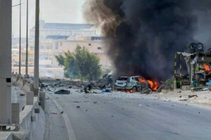 ثمانية أشخاص أصيبوا بانفجار مستودع ذخيرة على أوتوستراد سرمدا بإدلب