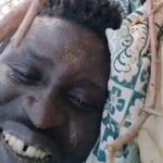 الويلات الحربية تتضح في وداع شاب في الصحراء