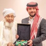 الملك والأمير الحسين بن عبدالله يكرمون الشيخ عبدالله بن بيه على إسهاماته في السلام والحوار.