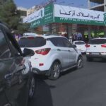 الحكومة الإيرانية تواجه ضغوطاً اقتصادية متزايدة بسبب ارتفاع أسعار الوقود وانتشار الاحتجاجات.