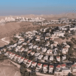 شركة استيطانية تبني مصنعاً لإنتاج منازل جاهزة لتوسيع البؤر في الضفة