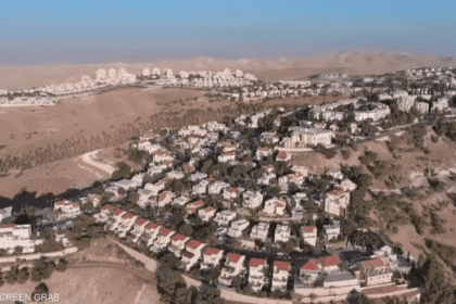 شركة استيطانية تبني مصنعاً لإنتاج منازل جاهزة لتوسيع البؤر في الضفة