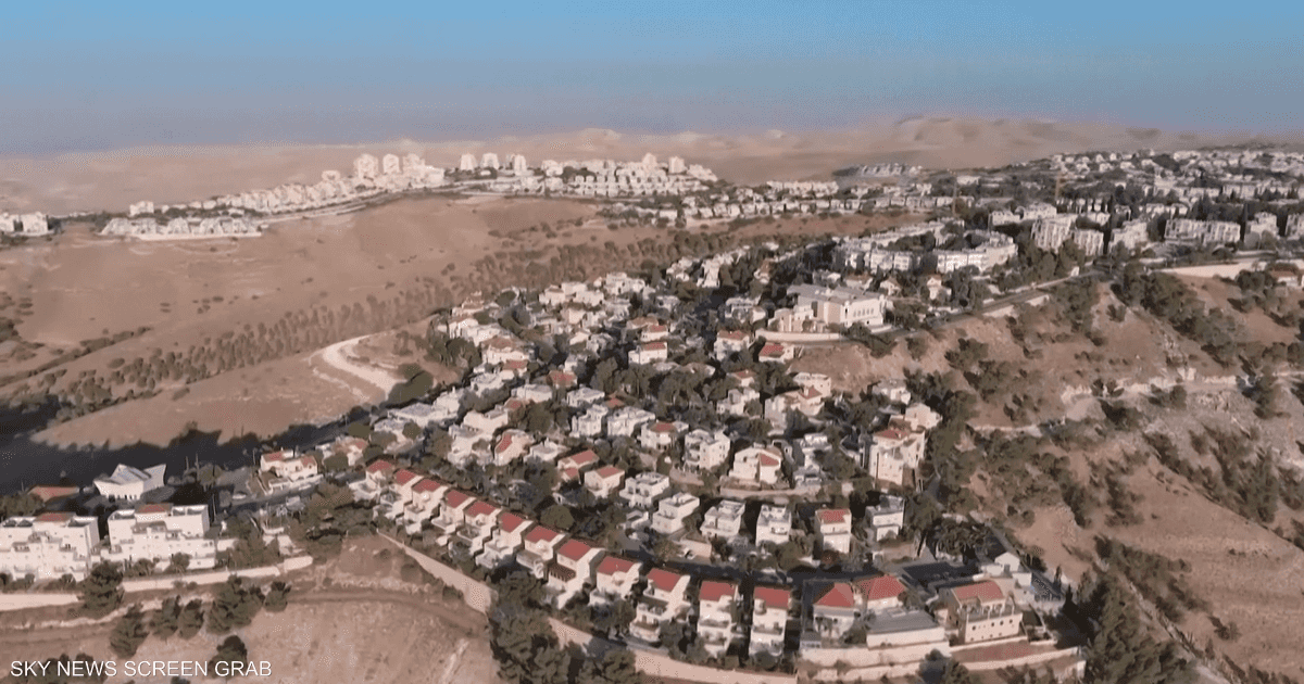 شركة استيطانية تبني مصنعاً لإنتاج منازل جاهزة لتوسيع البؤر في الضفة