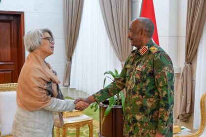 المبعوثة الأوروبية تثير قلقها بشأن الخيار العسكري في السودان ودور إيراني وروسي محتمل.