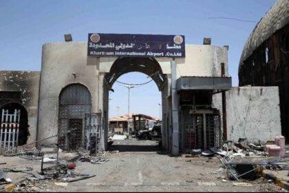 مطار الخرطوم الدولي يعمل بصورة طبيعية بعد تداول أنباء حول توقف الحركة الجوية فيه.