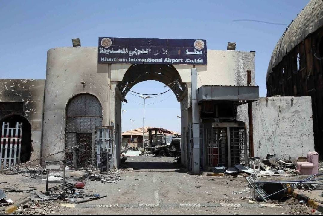 مطار الخرطوم الدولي يعمل بصورة طبيعية بعد تداول أنباء حول توقف الحركة الجوية فيه.