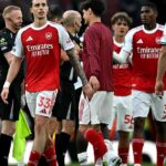 أرسنال يفوز بثنائية سريعة ويحافظ على صدارة الدوري الإنجليزي بفارق 3 نقاط عن مانشستر سيتي في دربي المدينة.