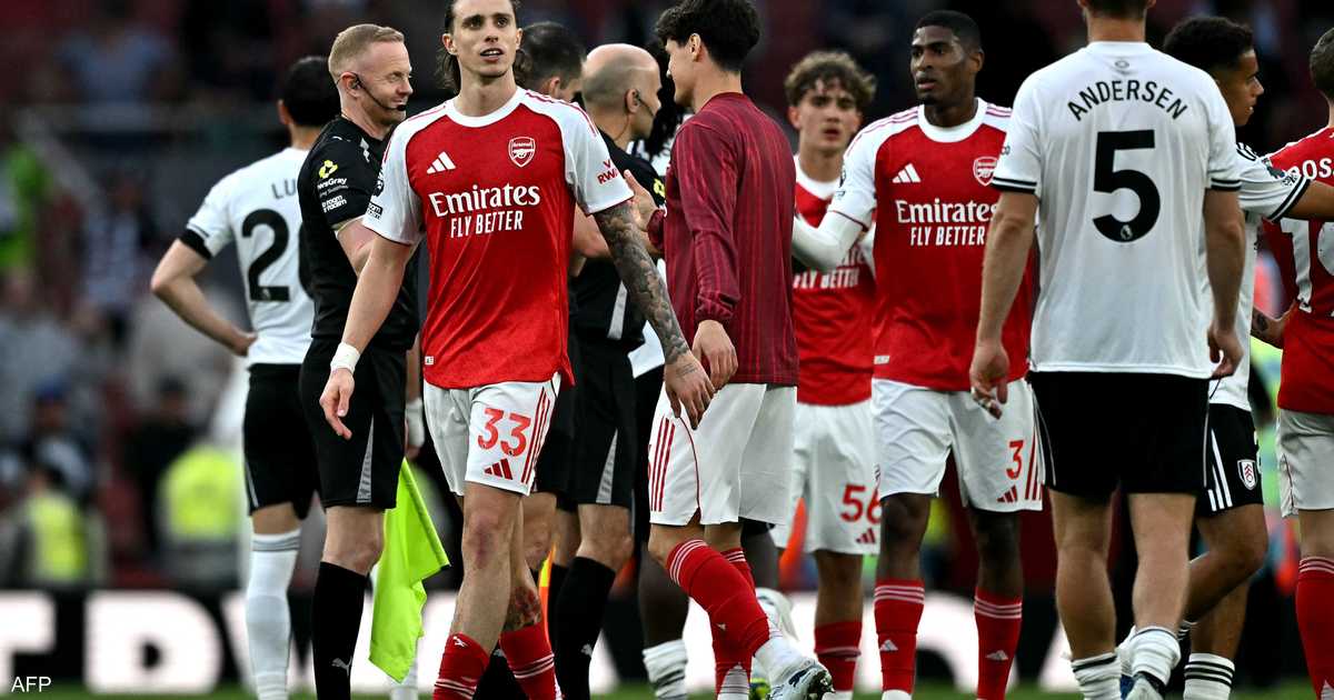 أرسنال يفوز بثنائية سريعة ويحافظ على صدارة الدوري الإنجليزي بفارق 3 نقاط عن مانشستر سيتي في دربي المدينة.