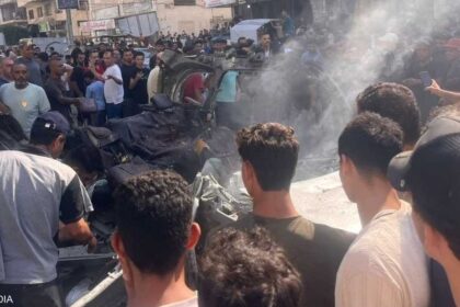 غارة إسرائيلية تقتل اثنين في غزة وتدمر سيارة بالكامل
