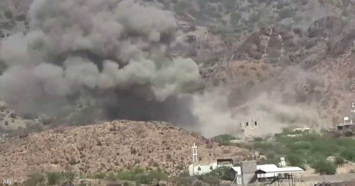 الحوثيون يعلنون استهداف قاعدة الملك خالد الجوية في خميس مشيط وتسبب الخسائر الكبيرة فيها.