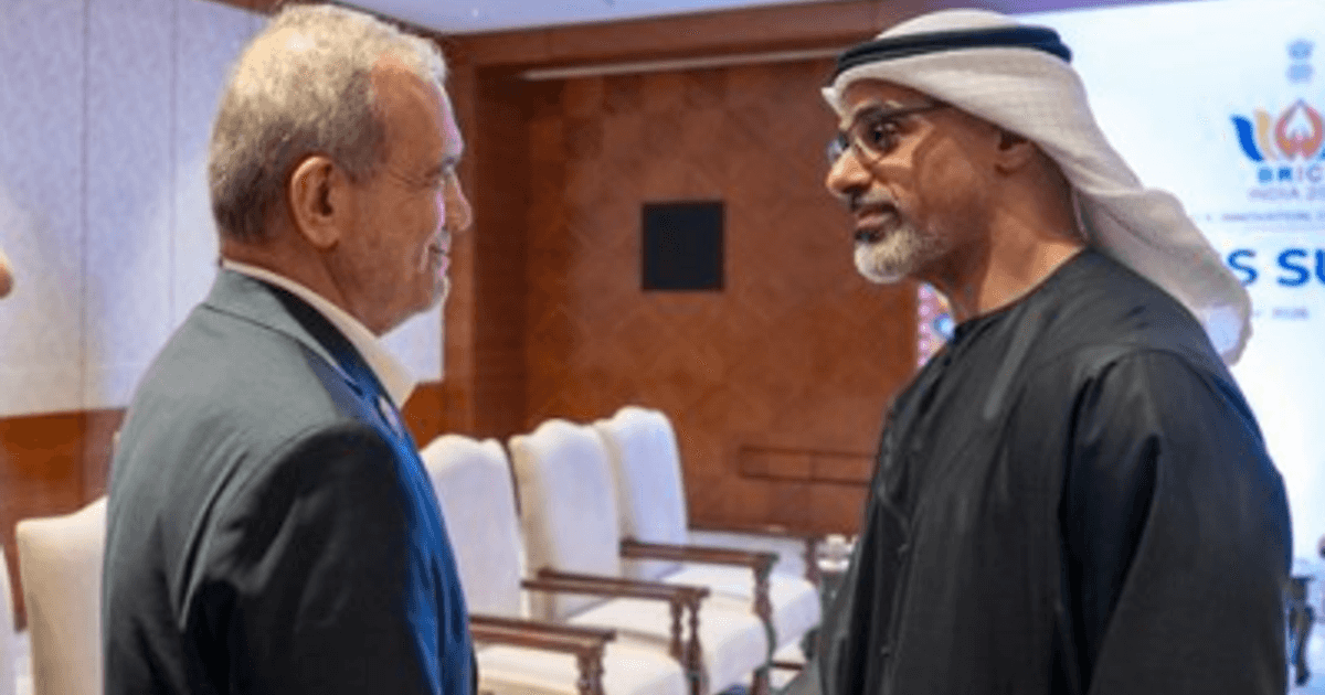 اللقاء يبحث القضايا الإقليمية والدولية ودعم جهود التهدئة لضمان الاستقرار والسلام.