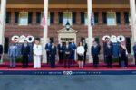 وزراء المالية في G7 يفشلون في التقاط الصورة العائلية بسبب حضور وزير المالية الروسي.
