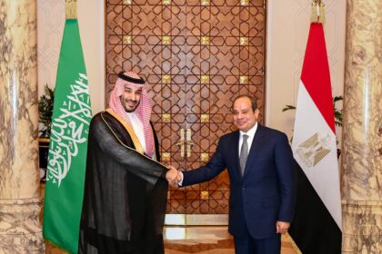 السعودية ومصر تؤكدان دعمهما لأمن السودان وحصرية مؤسساته الوطنية.