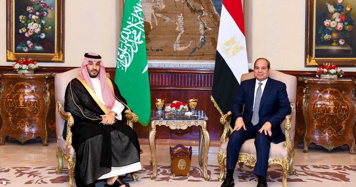 السيسي يؤكد دعم مصر للإجراءات السعودية الداعمة للحكومة اليمنية وضمان أمن الملاحة في المضائق