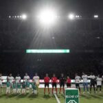 ريال مدريد وإلتشي يرفعان قمصانا داعمة لسكان سبتة قبل المباراة