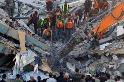 انهيار بناية سكنية والوفيات ترتفع في غزة خلال الحرب