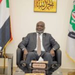 وزير المالية السوداني يحدد أسباب تراجع الجنيه ويؤكد على تحديات العرض والطلب.