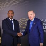 البرهان يطمئن أردوغان وتياني ويبحث معهما تعزيز العلاقات وتفعيل التعاون الأمني والسياسي.