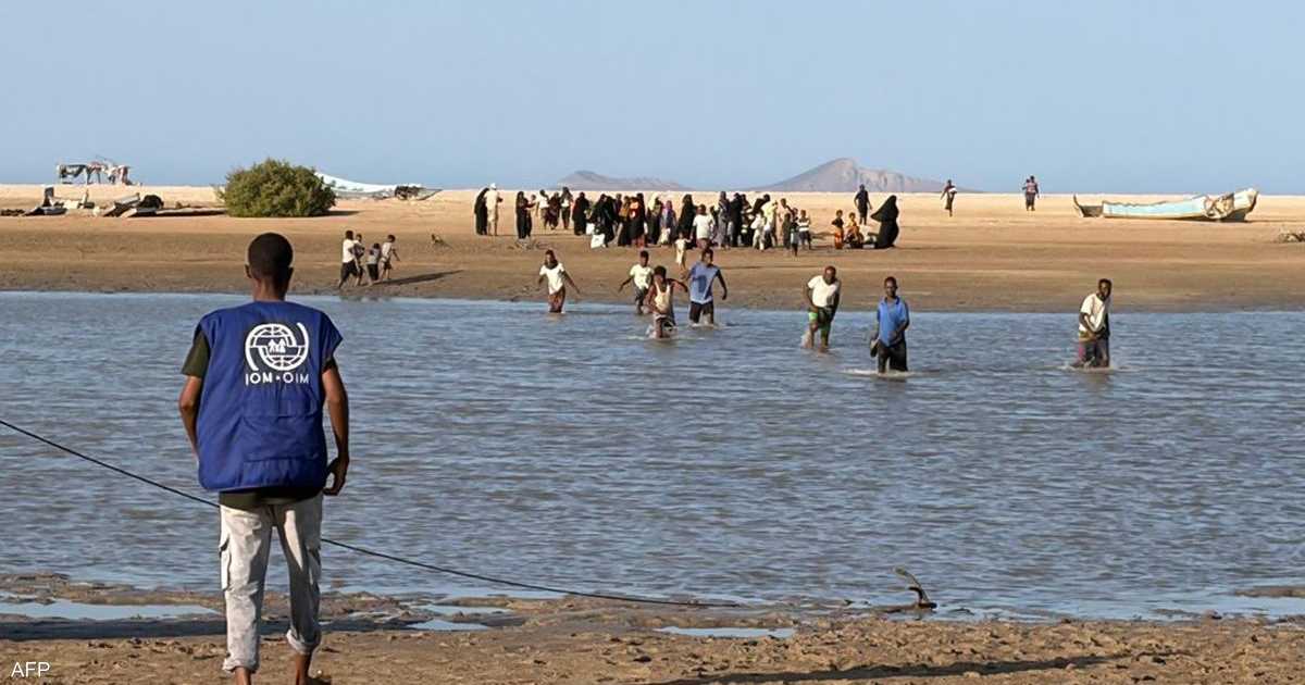 غادرت امرأة عمرها 40 عاما منزلها برفقة أطفالها بسبب إطلاق النار المتصاعد في محيط مدينة ذو باب الساحلية.