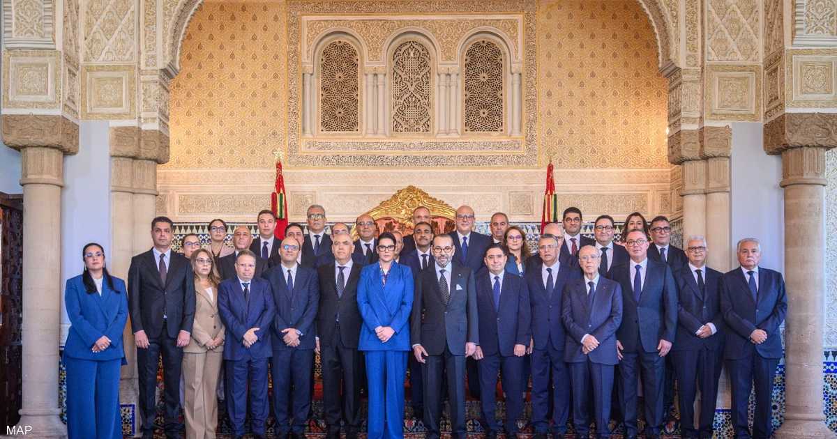 تشكيل حكومة جديدة بـ 32 عضواً وابقاء على الوزراء السياديين