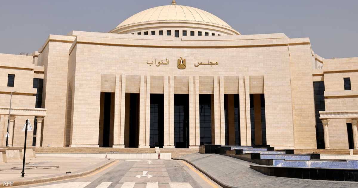الرئيس المصري يطالب البرلمان بتأمين تفويض لتدخل في الدفاع عن السعودية.