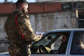 مستهدفون حافلة عمال شركة كهرباء في حمص ويصابون بجروح