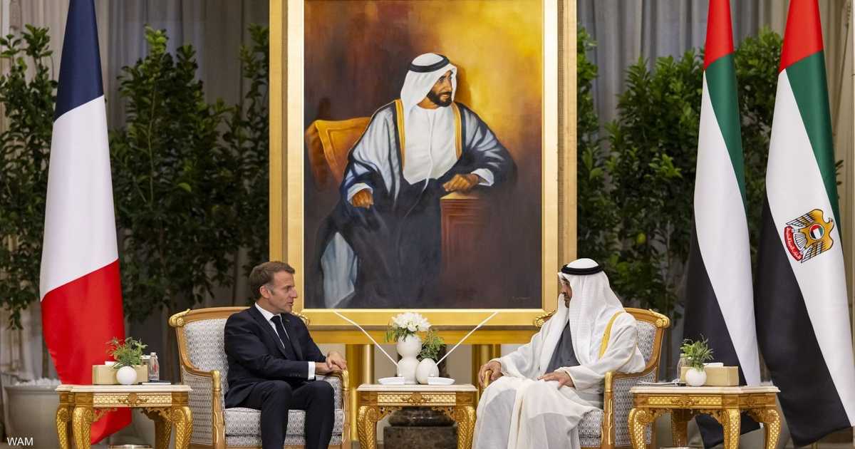 رئيس الإمارات ورئيس فرنسا يبحثان تعزيز التعاون الاستراتيجي وتطورات المنطقة خلال زيارة رسمية للباريسي للمدينة.