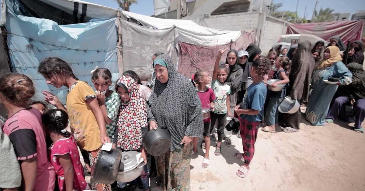 تقلص مساعدات الأغذية العالمية يزيد معاناة النازحين في غزة