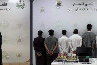 القبض على شبكة احتيال مالي إجرامي من خارج المملكة.