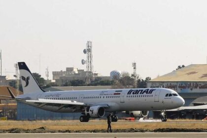 العراق يوافق على استئناف 40 رحلة جوية يومية لإيران من مطار النجف الدولي