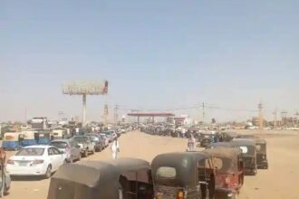 مافيا الوقود ترفض حل الأزمة وتهدد رئيس السيادة برفضه لقراراته.