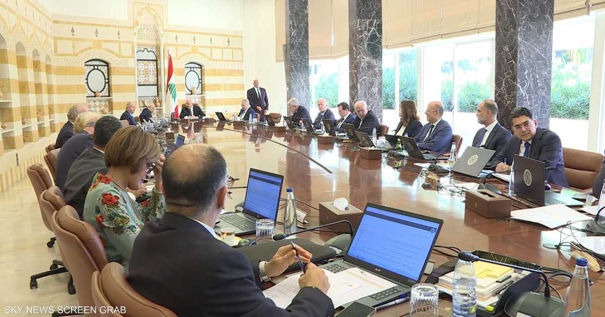 القضية المتعلقة بمواد انفجار تثير خلافات وتضع الحكومة أمام اختبار توازناتها والإحالة القضائية.