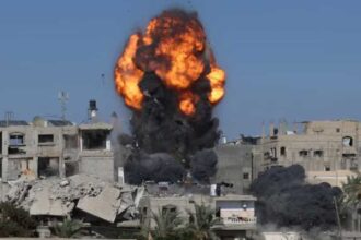 مجمع الشفاء يستقبل جثامين 5 قتلى وعدداً من المصابين جراء غارة على عمارة في غزة