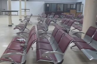 الخرطوم ترحب بعودة قادة في ظل مطار مزدحم ومدينة كئيبة